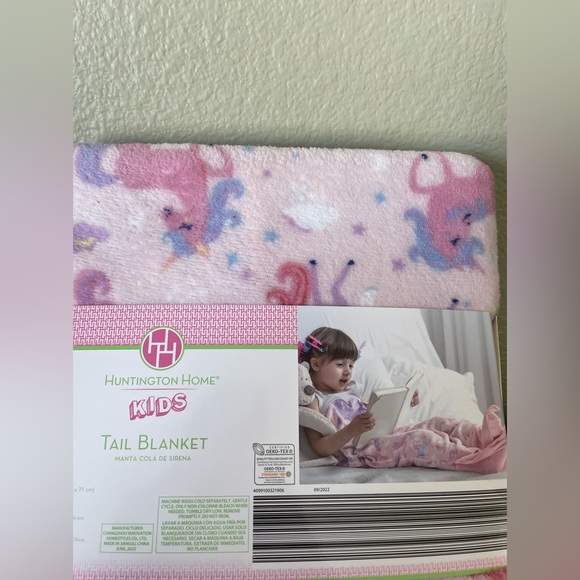 NWT Huntington Home Kids Tail Blanket. Unicorn Print 54”X 28”. 100% Poly… - Picture 3 of 6